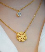 نیم‌ست گردنبند و گوشواره طرح برف و مروارید برجسته-طلایی رنگ ثابت - تصویر 4