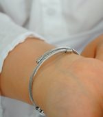 دستبند چارم فانتزی طرح پری و گل با مهره‌های فیروزه‌ای خاص - تصویر 3